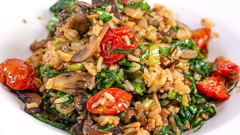 Meaty mushrooms, hearty greens + crumbled Italian sausage are the main ingredients in Rach's Italian Fried Rice. Italian Fried Rice, Italian Fries, Ray Rice, Rachel Ray Recipes, Chicken Tikka Masala Recipes, Rachael Ray Recipes, Mild Italian Sausage, Rachel Ray, Dishes To Make