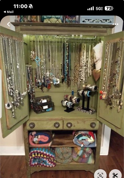 Jewelry Armoire Diy, Accessory Wall, Hippie Bedroom Decor, Jewelry Organizer Diy Wall, Jewelry Storage Diy, Shabby Tree, Baby Checklist, Craft Booth Displays, Diy Jewelry Display