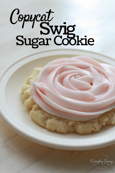 The best swig copycat recipe, makes the softest yummiest sugar cookies. Recipe at everydayjenny.com Swig Sugar Cookie Recipe, Swig Cookies, Swig Sugar Cookies, Perfect Sugar Cookies, Yummy Sugar Cookies, Chewy Sugar Cookies, Sugar Cookie Frosting, Best Sugar Cookies, Soft Sugar Cookies