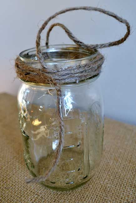 hanging mason jars {a tutorial} - burlap and blue Mason Jar Projects, Hanging Mason Jars, Mason Jar Crafts Diy, Diy Craft Tutorials, Mason Jar Lighting, Jar Diy, Jar Lights, Diy Hanging, Mason Jar Diy