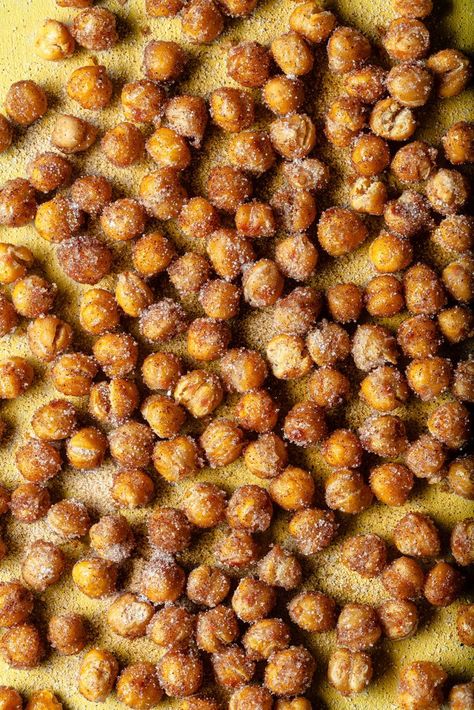 Cinnamon Sugar Chickpeas - Colavita Recipes Roasted Garbanzo Beans, Garbanzo Bean Recipes, Cinnamon Sugar Recipes, Toasted Chickpeas, Pea Snacks, Chic Peas, Chickpea Recipes Roasted, Chickpea Snacks, Crunchy Chickpeas