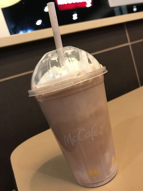 You guys HAVE to try this shake! Milkshake Mc Donalds, Mcdonalds Chocolate Milkshake, Mcdonalds Drinks, Carmel Frappe, Mcdonalds Shakes, Mcdonalds Milkshake, Shake Cup, Dragon Drawings, Chocolate Shake