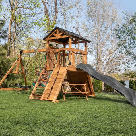 Want to enhance your swingset? Why not give it a makeover! Discover tips and tricks for giving your wooden swing set a makeover. Kids Playset Outdoor, Kids Outdoor Play Area, Carport Patio, Wooden Playground, Kids Backyard Playground, Kids Play Set, Grill Gazebo, Rope Ladder, Wooden Swing