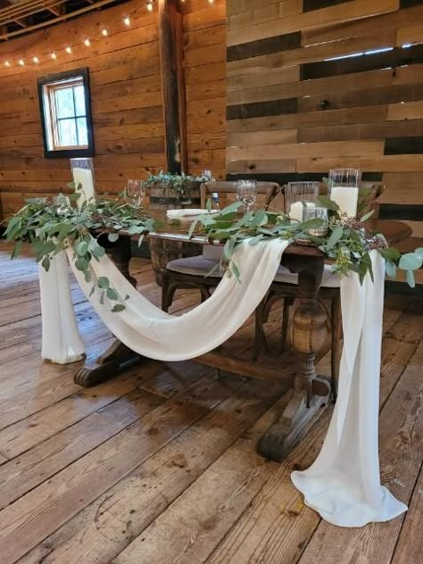 Bridge And Groom Table, Church Alter Wedding Decorations, Trestle Table Wedding, Wedding Signing Table, Diy Head Table, Wedding Ceremony Table, Rustic Sweetheart Table, Alter Table, Grooms Table