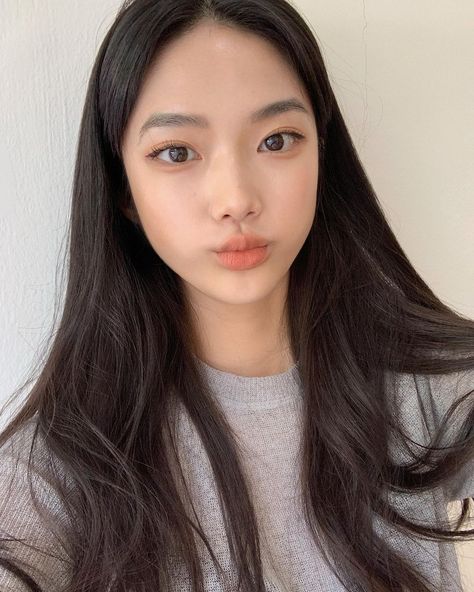 김소담 on Instagram: “뽀~” Asian Eyes, Asian Eye Makeup, Blue Butterfly, Big Eyes, Makeup Inspo, Woman Face, Korean Girl, Eye Makeup