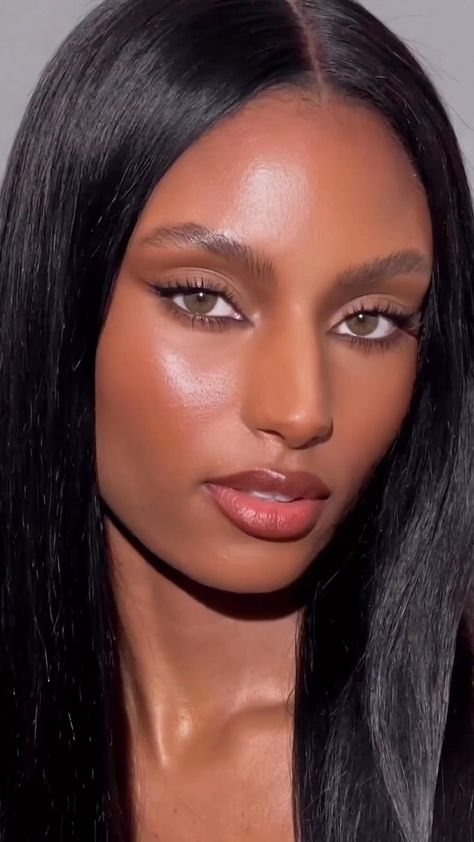 Model Glam Makeup, No Make Up Make Up Look, Seductive Makeup, Sultry Makeup, Light Makeup Looks, Brunette Makeup, Soft Makeup Looks, Dark Elegance, Brown Skin Makeup