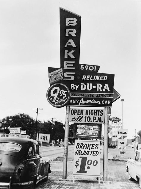 Vintage Mechanics, 1950s Photos, Auto Shop, Old Gas Stations, Mechanic Garage, Auto Repair Shop, Retro Sign, Old Signs, Days Gone