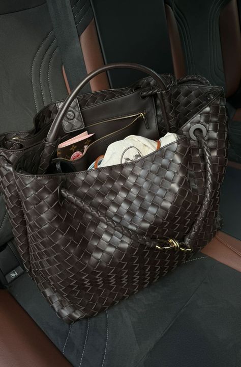 Bottega Bag, Bottega Veneta Bag, Dream Bags, What In My Bag, Bags Aesthetic, Pretty Bags, In My Bag, Big Bags, Girls Bags