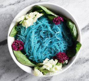 Blue Savory Food, Blue Food Recipes, Colourful Meals, Unicorn Noodles, Pretty Meals, Indigo Kitchen, Fairy Food, Artificial Food, Natural Food Coloring