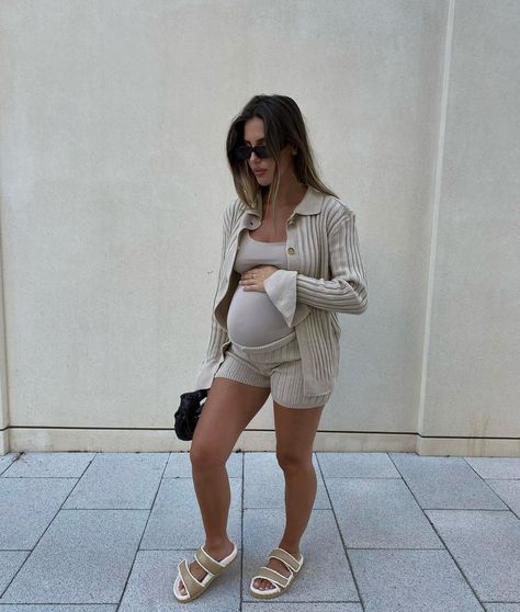 Shirt Over Dress Outfit, Tia Lineker, Shirt Over Dress, Mom Outfit Ideas, Summer Pregnancy Outfits, Pregnancy Outfit, Maternity Street Style, Beautiful Pregnancy, Preggo Fashion