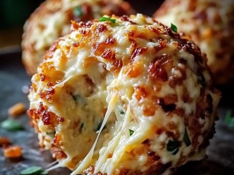 Chutney Cheese Ball, Cheese Balls Recipe Easy, Blue Cheese Ball Recipe, Easy Cheese Balls, Bacon Cheeseball, Turkey Cheese Ball, Cheese Ball Recipes Easy, Cheddar Cheese Ball, French Toast Bites