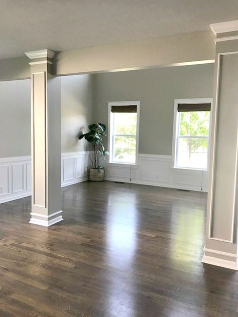 White wainscoting on walls. Good for dining room or study Interior Column Design, Indoor Columns, Bedroom Wainscoting, Column Ideas, House Columns, Wainscoting Stairs, Wainscoting Kitchen, Faux Wainscoting, Painted Wainscoting