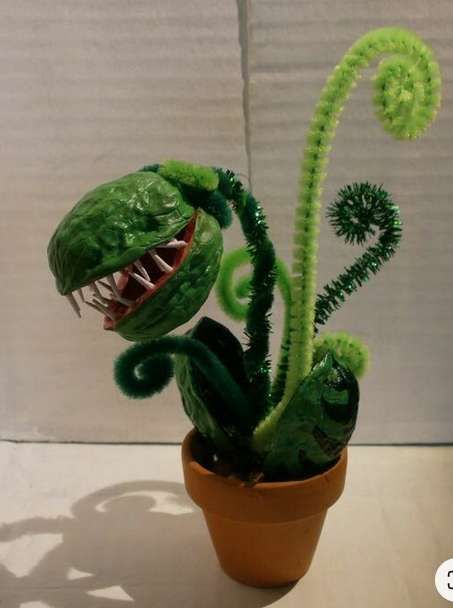 Walnut Shell Crafts, Pipe Cleaner Crafts, Little Shop Of Horrors, Evergreen Plants, Walnut Shell, Miniature Plants, Carnivorous Plants, Shell Crafts, Nature Crafts