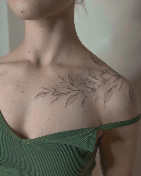 Leaf Tattoo Ideas, Sorry Mom Tattoo, Feminine Shoulder Tattoos, Wrap Around Wrist Tattoos, Soft Tattoo, Clavicle Tattoo, Earthy Tattoos, Floral Tattoo Shoulder, Small Girly Tattoos