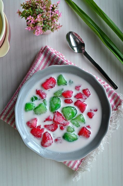 Rubies in Coconut Milk Dessert 宝石椰浆甜品 - Eat What Tonight Singapore Foods, Authentic Desserts, Desserts At Home, Cookie Pudding Dessert, Coconut Milk Dessert, Braised Duck, Vietnamese Dessert, Thai Desserts, Asian Dessert