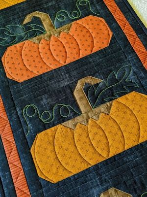 Vicki's Crafts and Quilting: Cinderella Pumpkins Thanksgiving Quilting Projects, Pumpkin Quilt Patterns Free, Pumpkin Quilt Block Free Pattern, Stash Organization, Thanksgiving Sewing, Pumpkin Quilt Pattern, Decorate Halloween, Harvest Ideas, Pumpkin Quilt