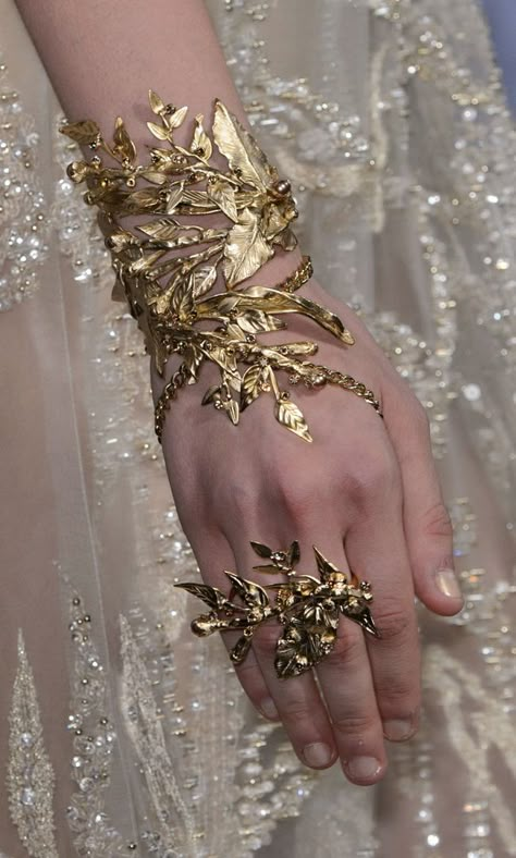 Gold Armor, Ethereal Jewelry, Tropical Fashion, Elie Saab Couture, Prom Ideas, Magical Jewelry, Coron, Classy Jewelry, Fancy Jewelry