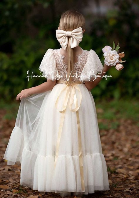 Western Wedding Flower Girl, Western Flower Girl Dresses, Western Flower Girl, Beige Flower Girl Dress, Vintage Flower Girl Dresses, Bestie Wedding, Boho Flower Girl Dress, Elegant Flower Girl Dress, Flower Girl Dresses Vintage