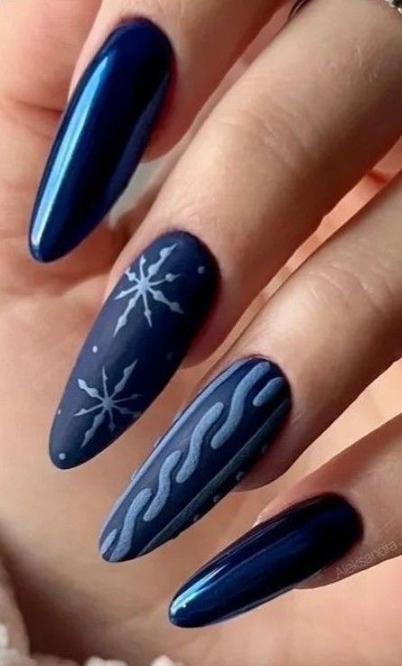 Blue Christmas Nails, Dark Blue Nails, Blue Vibes, Blue Glitter Nails, New Years Nail Designs, Stylish Nails Designs, New Year's Nails, Xmas Nails, Policeman