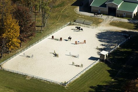 The arena at the University of the South (Sewanee) Equestrian Center is absolutely to die for! I very much enjoyed showing in it during my undergrad years and wouldn't mind having one like this of my own some day. Horse Jumping Arena, Equestrian School, Arena Design, Riding Arena, Horse Barn Ideas Stables, Horse Barn Designs, Horse Arena, Dream Horse Barns, Horse Facility