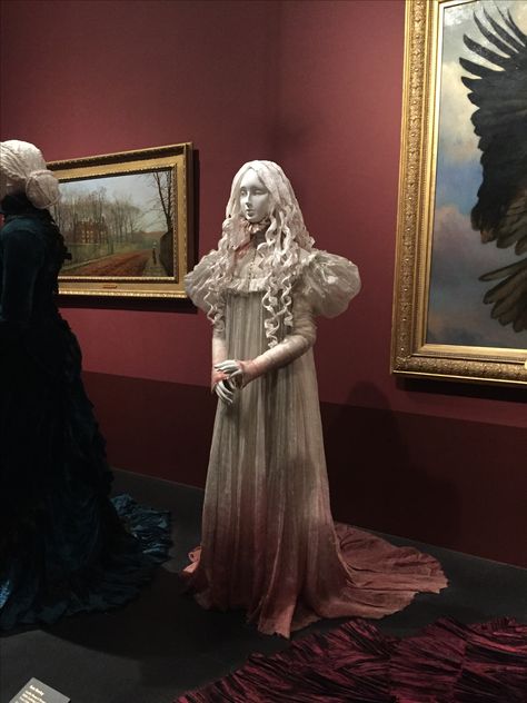 Crimson Peak/ Guillermo del Toro exhibit-LACMA Crimson Peak Costumes, The Legend Of Sleepy Hollow, Gala Themes, Crimson Peak, Movie Costumes, Fantasy Fashion, Historical Fashion, Cosplay Ideas, Dracula