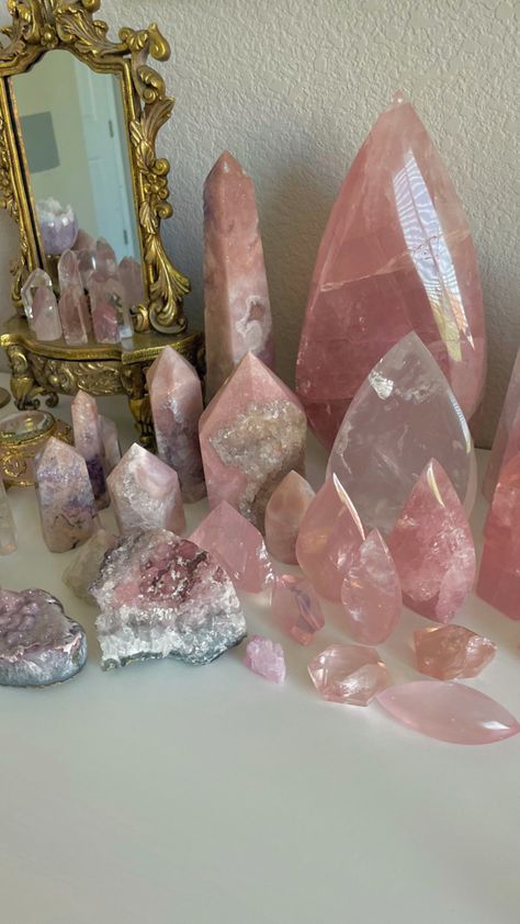 Pink Meditation Room, Pink Witchy Aesthetic, Pink Witchcraft, Selene Aesthetic, Moodboard Coquette, Witchy Coquette, Lady Aphrodite, Pretty Crystals, Amethyst Rock