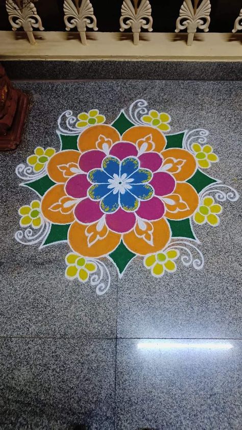 Satyanarayan Pooja Rangoli, Simple Rangoli With Colours, Margazhi Kolam Rangoli Designs, Side Rangoli Designs Easy, Pongal Rangoli Design, Artistic Rangoli, Telugu Rhymes, Diwali Kolam, Kolam Dots