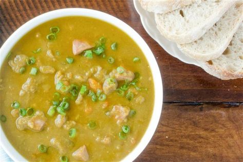 Ham and Split Pea Soup Green Split Pea Soup, Split Pea Soup With Ham, Pea Soup With Ham, Garbanzo Bean Recipes, Soup With Ham, Green Split Peas, How To Cook Greens, Split Pea Soup Recipe, Pea And Ham Soup