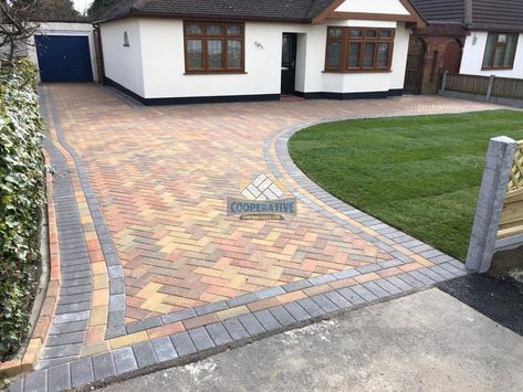 Paved Driveway Ideas, Driveway Pavers Design, Paving Bricks, Front Garden Ideas Driveway, Garden Ideas Driveway, Pavers Design, Paved Driveway, Driveway Pavers, Paver Designs