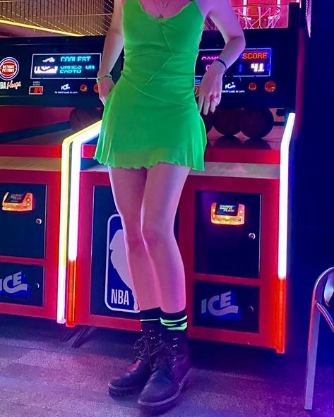 80s Arcade Outfit, Neon Arcade Aesthetic, 80s Neon Outfit, Aesthetic Arcade, 80s Aesthetic Outfits, Neon Arcade, 80s Outfit Ideas, Neon Green Dress, Neon Dance