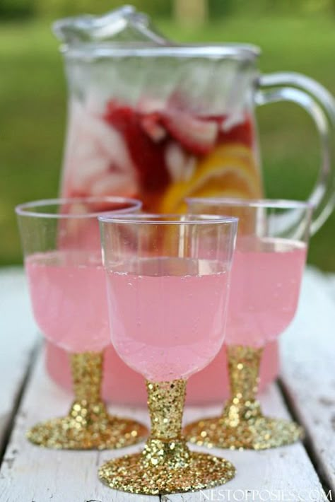 Add some sparkle to your next party or for New Years! DIY Glitter Party Cups! Create this look for pennies! Spa Birthday Party, Spa Birthday Parties, Spa Birthday, Princess Tea Party, Pamper Party, Paris Party, Baby Shower Princess, Glitter Party, Golden Birthday