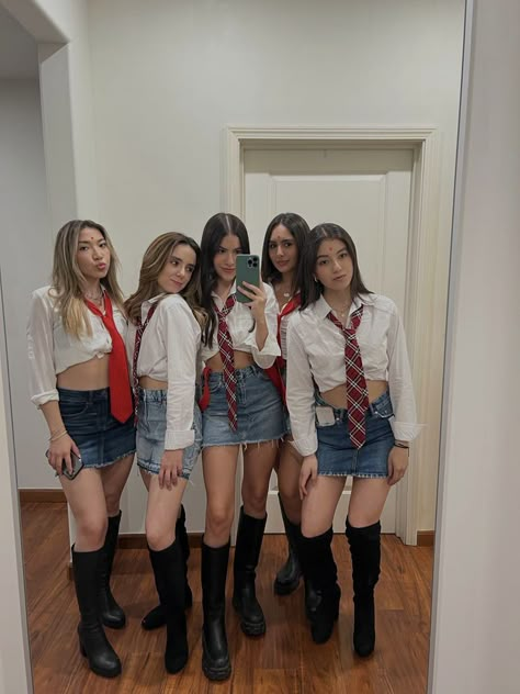 Rebelde Inspo Outfits, Rebelde Tour Outfits, Rbd Halloween Costume, Rebelde Halloween Costume, Rebelde Costume Halloween, Rebelde Concert Outfit Ideas, Rebelde Costume, Latina Costume Ideas, Rebelde Aesthetic