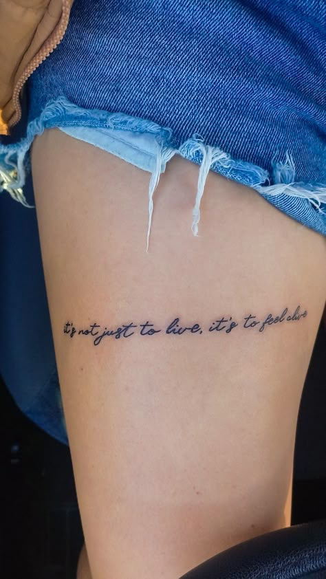 cursive lettering tattoo. leg tattoo it's not just to live its to feel alive Thigh Writing Tattoo, Thigh Quote Tattoo Women, Tattoo Ideas Female On Thigh, Thigh Tattoos Women Words, Tattoo Writing Designs, Leg Quote Tattoo, Tattoo Pierna Mujer, Thigh Script Tattoo, Front Thigh Tattoos