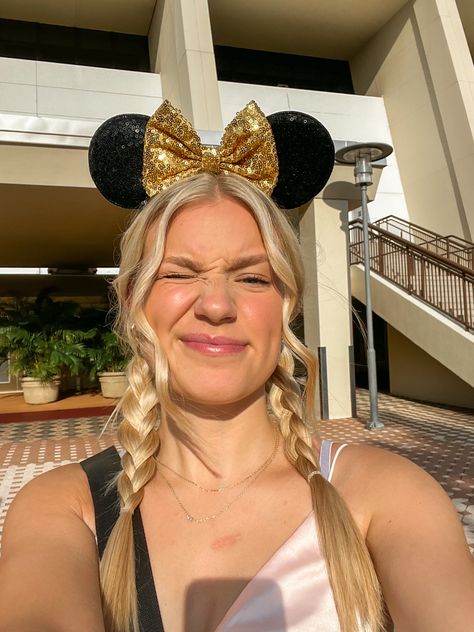 Hairstyles With Mickey Ears Headband, Epcot Hairstyles, Hair Styles With Disney Ears, Disney Parks Hairstyles, Hair Ideas For Disney, Disneyworld Hairstyles, Cute Hairstyles For Disneyland, Disney World Hairstyles With Ears, Disney Hair Ideas