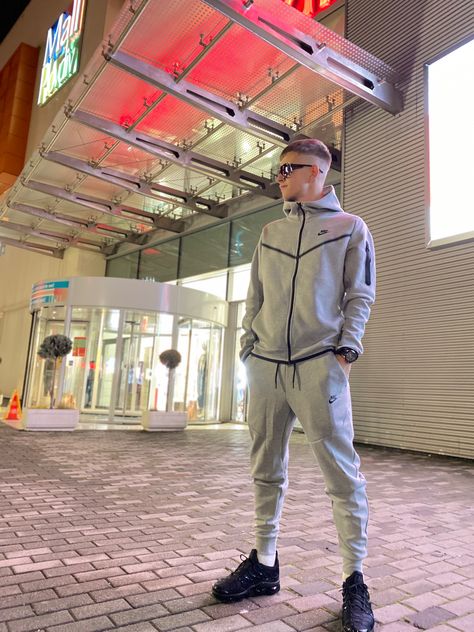 #nike #teenager #blondehair #mensclothing #menswatches #menshairstyles #shorthairstyles #grey Nike Tech Outfit Men, Nike Tech Outfit, Nike Tech Fleece Men, Tech Outfit, Hoodie Outfits, Fleece Men, Outfit Nike, Outfit Hoodie, Nike Tn