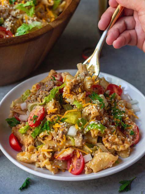 Vegan Cheeseburger Pasta Salad - Eat Figs, Not Pigs Eat Figs Not Pigs, Big Mac Pasta Salad, Mac Pasta Salad, Big Mac Pasta, Vegan Big Mac, Vegan Cheeseburger, Cheeseburger Salad, Drink Vodka, Vegan Ground Beef