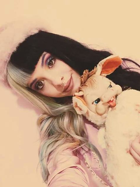 milk and cookies Crazy People, Mad Hatter, Melanie Martinez, Adele, Favorite Person, A Woman, Queen, Memes, Hair