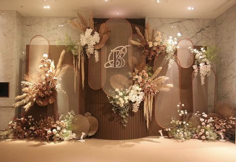 Brown Wedding Backdrop, Boho Engagement Decor, Backdrop Decorations Engagement, Rustic Theme Backdrop, Boho Theme Backdrop, Engagement Decorations Backdrop, Back Drops For Weddings Receptions, Brown Wedding Themes, Engagement Stage Decoration