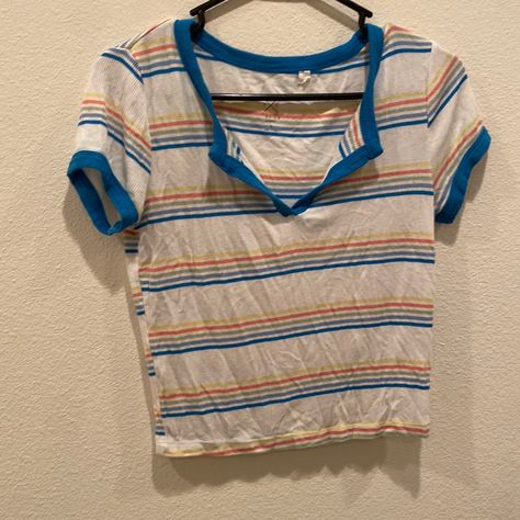 Multi Colored Striped Tee W V Neck Reminds Me Of Stranger Things Or Like A Cute 80s Vibe Nwot Never Worn Size S No Damage, Rips Or Stains From A Smoke Free And Pet Free Clean Household Reasonable Offers Are Welcome :) Feel Free To Ask Me Questions Below 80s Vintage Clothes, 80s Tops Women, 80's Clothes, 80s Tops, 80s Clothes, Stranger Things Outfit, Retro City, Thrift Inspo, 80s Shirts