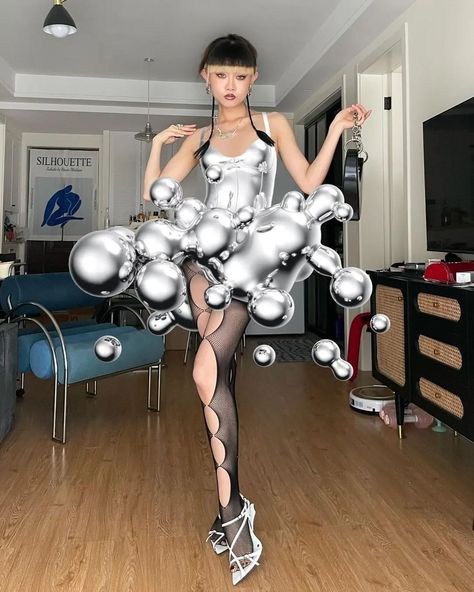 Metaverse Fashion, Liquid Dress, Metal Dress, Dance Ballet, Fashion Forecasting, Technology Fashion, Bubble Dress, Futuristic Fashion, Mood Board Fashion