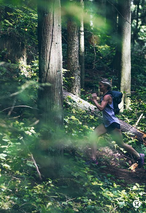 Running In Forest, Forest Running, Trail Running Photography, Trail Running Gear, Running Photography, Running Photos, Half Marathon Training Plan, Running Clothes Women, Hiking Training