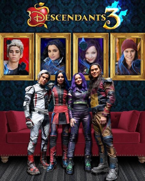 Descendants Wicked World, Disney Descendants Movie, Cheyenne Jackson, Descendants Party, Disney Channel Movies, Mal And Evie, Disney Descendants 3, Disney Channel Descendants, Descendants Cast