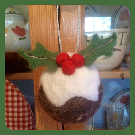 Christmas Pudding by Beverley Speck textile designer Genuine Jersey needlefelting Pudding Decoration, Needle Felted Ornaments, Felted Christmas, Needle Felting Diy, Needle Felted Christmas, Felt Crafts Christmas, Real Christmas, Felt Christmas Decorations, Needle Felting Projects