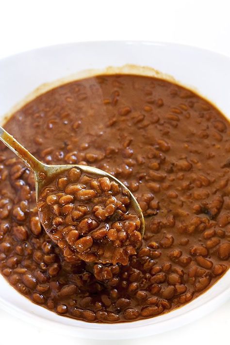 This Slow Cooker Boston Baked Beans recipe is everything baked beans should be: thick, saucy, savory with a touch of sweet. Come see how I made the classic Boston Baked Beans recipe easier by making it in the slow cooker! Restaurant Style Refried Beans Recipe, Boston Baked Beans Recipe, Slow Cooker Baked Beans, Best Baked Beans, Easy Baked Beans, Refried Beans Recipe, Baked Beans Recipe, Boston Baked Beans, Savory Sides