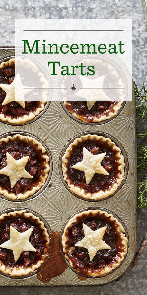 Everyone will fancy a taste of these Mincmeat Tarts. This Mincemeat Tart recipe is a time-saving variation on mince pies, a British holiday staple. Minced Pie, Yule Food, Mincemeat Tarts, Desserts From Around The World, Slab Pies, Meat Cooking Times, Traditional Christmas Desserts, Mincemeat Pie, British Christmas