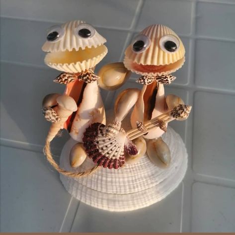 Shell Animals Seashells, Sea Shell Animals, Sea Shell Crafts Seashell Art, Pista Shell Crafts, Beach Crafts Diy, Seashell Art Diy, Shell Animals, Beach Themed Crafts, Art Coquillage