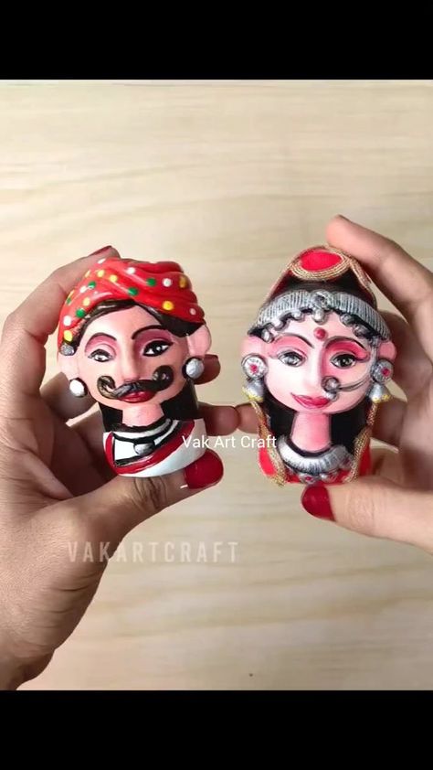 Rajasthani Couple, Craft From Waste, Dolls Handmade Diy, Diy Crafts Love, Bottle Craft, Diy Glass Bottle Crafts, Diy Gift Set, Art And Craft Videos, Diy Bottle Crafts