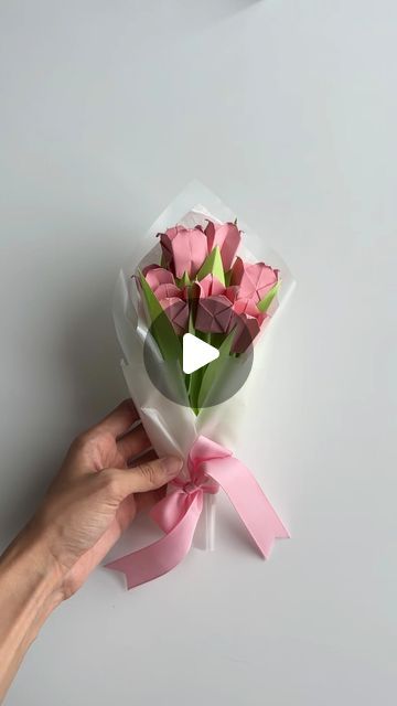 Luna 🤍 on Instagram: "Paper bouquet idea 💡🌷🤍

#diy #diyprojects #handmade #handicraft #paperboquet #boquetofflowers #papertulips #pinterestproject #pinterestinspired" Handmade Paper Bouquet, Handmade Bouquet Paper, How To Make A Flower Bouquet, Paper Flower Bouquet Tutorial, Paper Bouquet Diy, Handmade Bouquet, Candy Bouquet Diy, Bouquet Tutorial, Handmade Bouquets