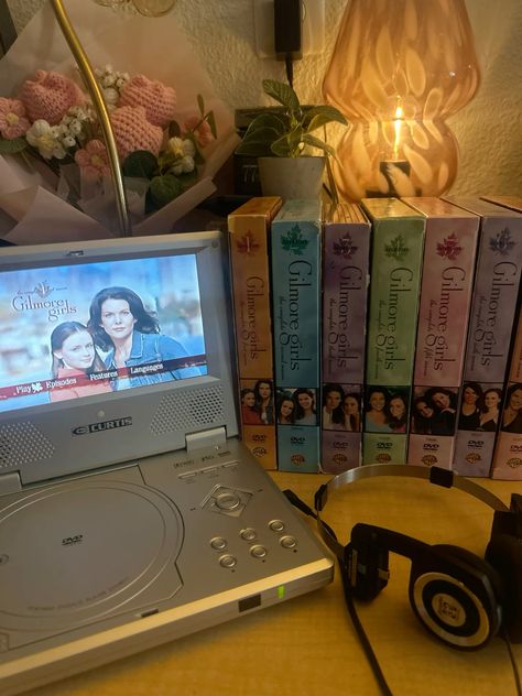 portable dvd player Dvd Player Portable, Dvd Movies Aesthetic, Portable Dvd Player Aesthetic, Portable Cd Player Aesthetic, Dvd Player Aesthetic, Cd Player Aesthetic, 80s 90s Outfits, Player Aesthetic, 2000s Room