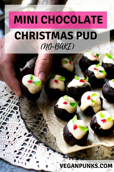 Pinterest image of mini chocolate Christmas pud bites Vegan Yorkshire Pudding, Chocolate Christmas Pudding, Mini Christmas Puddings, Vegan Christmas Dinner, Christmas Puddings, Christmas Dessert Table, Vegan White Chocolate, Vegan Holiday Recipes, Chocolate Pairings